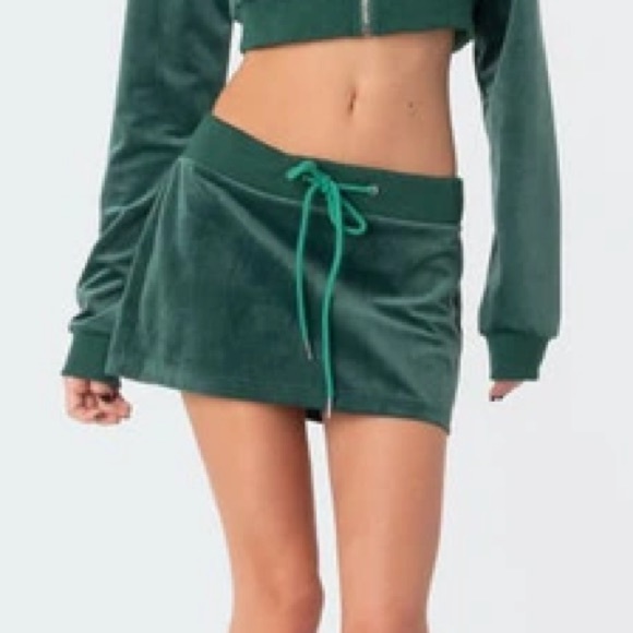 EDIKTED Viola Velour Mini Skirt - Picture 2 of 6